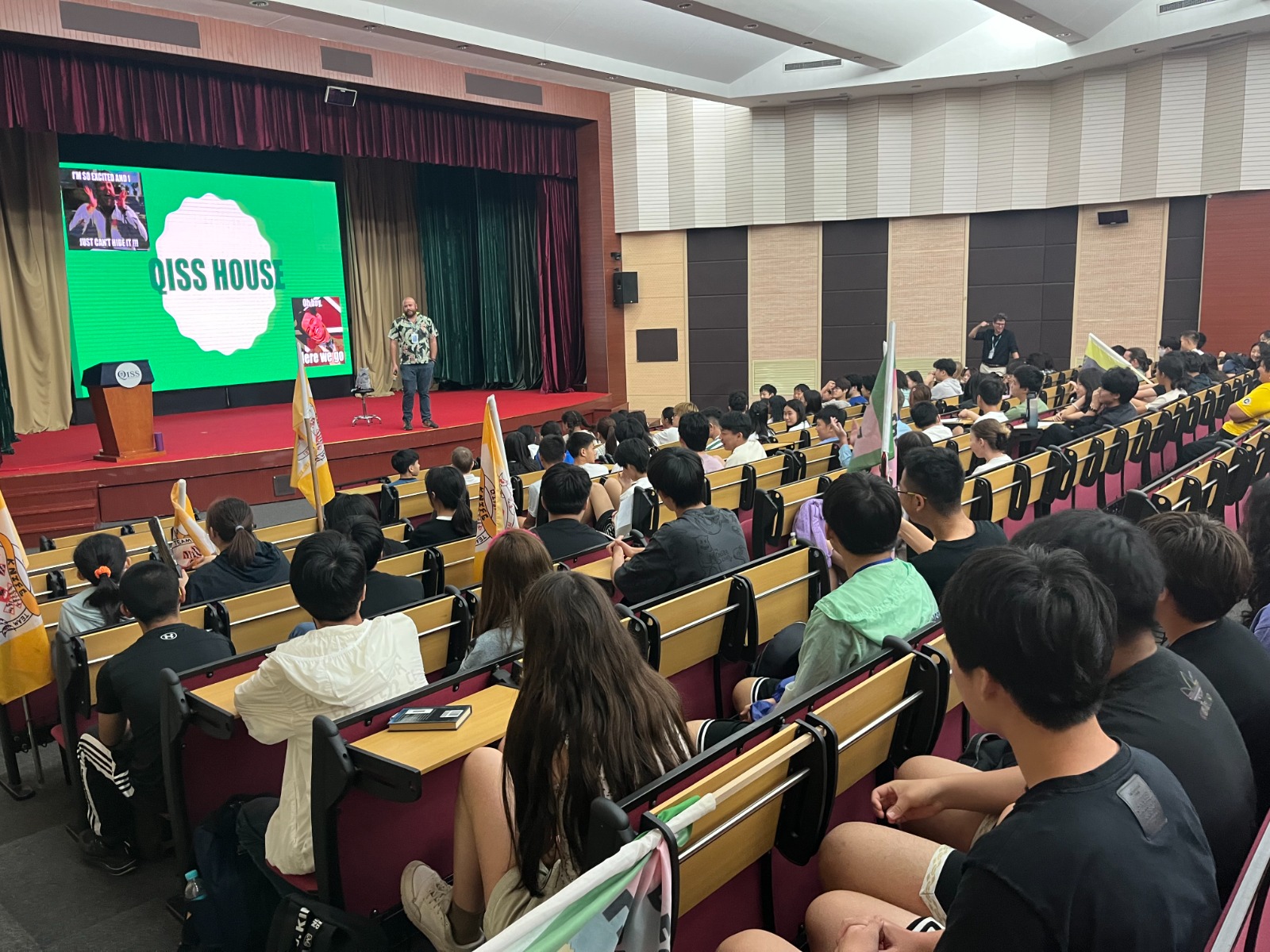 Best International School of Laoshan | QISS 1 Classroom instruction at QISS